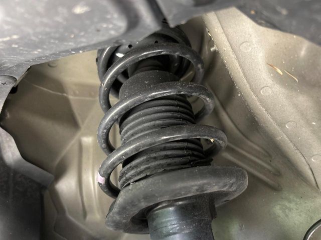 お車を安心してお乗りいただく為には、足回りの定期点検が欠かせません。サービスサポート（有償保証）では無料点検もご提供しており、安心のカーライフをお過ごしいただけるサポート体制が整っています。