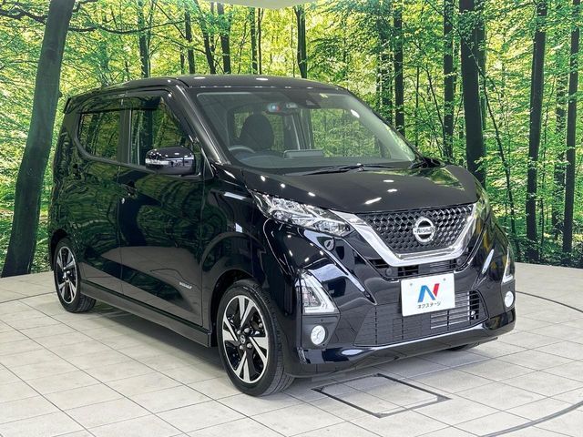 大好評のボディコーティング「弾スプラッシュコート」もご納車までに施工可能。通常のガラスコートと異なる、耐久年数6年の無機質ガラスコーティングが、ボディをキレイな状態に保ってくれます。