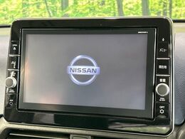 【メーカー純正ナビ】インテリアに溶け込むスタイリッシュな「専用設計」メーカーナビを装備♪視認性や操作性など基本性能にも優れ、より上質なカーライフをお楽しみいただけます。