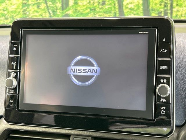 【メーカー純正ナビ】インテリアに溶け込むスタイリッシュな「専用設計」メーカーナビを装備♪視認性や操作性など基本性能にも優れ、より上質なカーライフをお楽しみいただけます。
