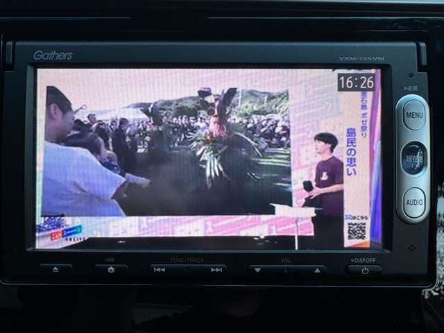 テレビを視聴することが出来ますので、遠出する際に同乗者も退屈することなくお乗り頂けます♪お子様がいらっしゃるご家族の方にももってこいの装備となっております♪