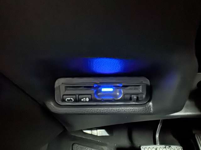 今では当たり前の装備になっているETCが最初から付いているのは嬉しいですね♪高速道路もスムーズに乗り降り出来ます♪購入後に取り付ける手間や費用が掛かる心配もありません♪