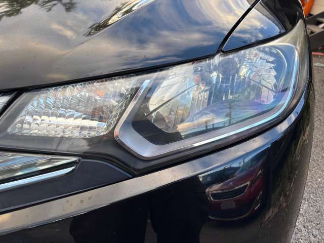 曇りやキズの少ないヘッドライトになっております♪視認性も良く夜道を明るく照らしてくれますね♪