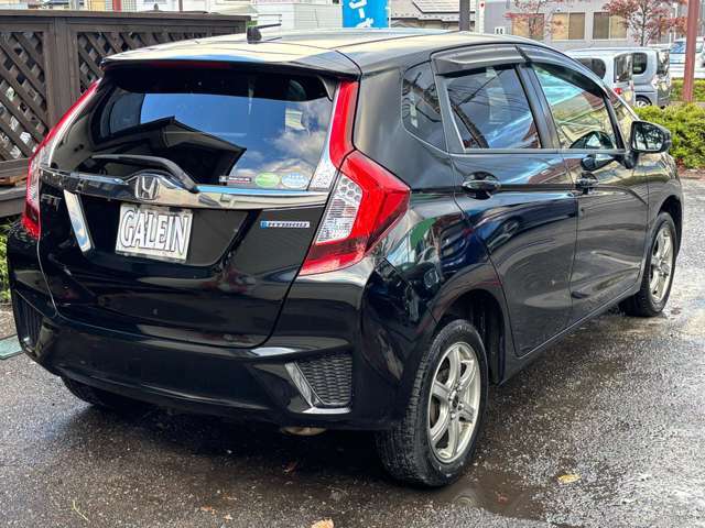 キーレス＆スマートキーも付いており、鍵を挿さなくてもドア鍵の開閉やエンジンスタートが可能です♪走行安定性も◎です♪