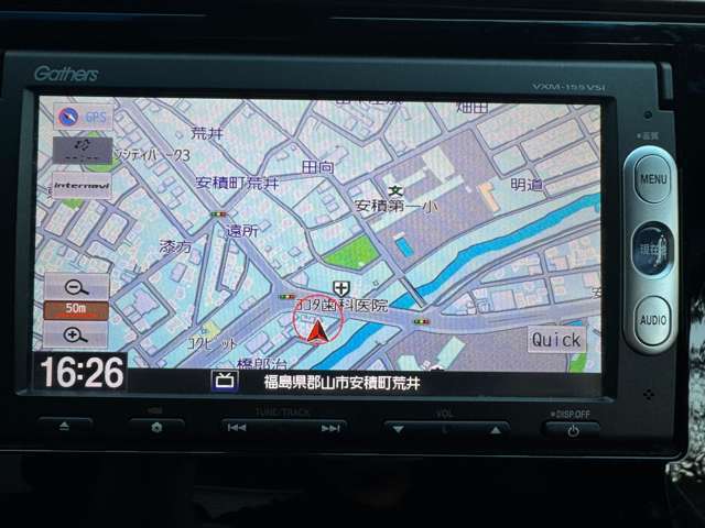 ナビが装備されてますので初めて訪れる場所でも迷わずに目的地に到着できますね♪長距離ドライブでCDも聞くことが出来るので、ドライブも一層楽しくなりますよ♪