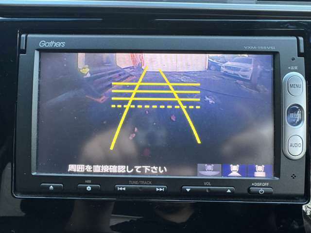 バックカメラを装備しておりますので安全にバックする事が可能になっております♪バックが苦手な方でも安心して駐車する事が出来ますよ♪画面もクリアで嬉しいですね♪