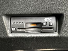 【ETC】高速道路の料金所をストレスなく通過！話題のスポットやサービスエリアに多い「スマートIC」利用時は必須のアイテムです。当店でセットアップを実施、ご納車当日からすぐにご利用いただけます！