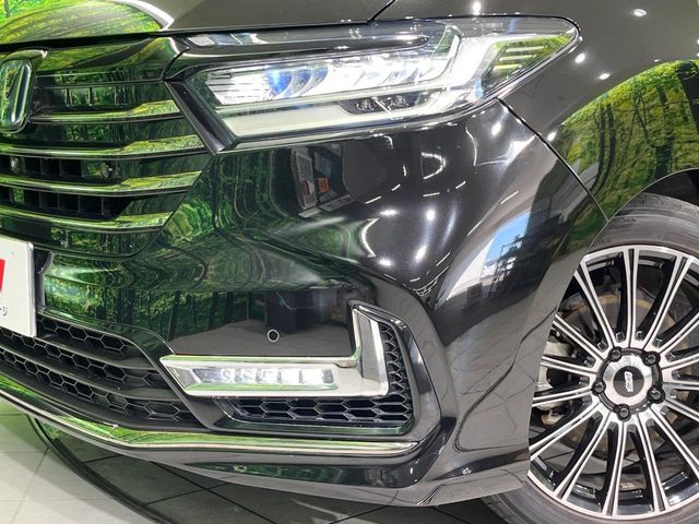 【LEDヘッドライト】悪天候や夜間走行時も良好な視界を確保し安心して運転できる高輝度LEDヘッドライトを装備！点灯速度が早く、消費電力も抑えられています。