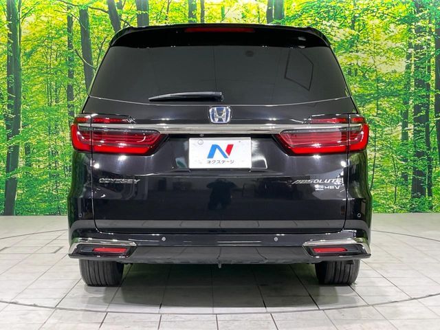 安心の最長10年・走行無制限保証（有償）をご用意。保証内容も充実はもちろん、無料点検＆オイル交換や、年中無休の全国・24時間ロードサービスも付帯されておりますのでご安心下さい。