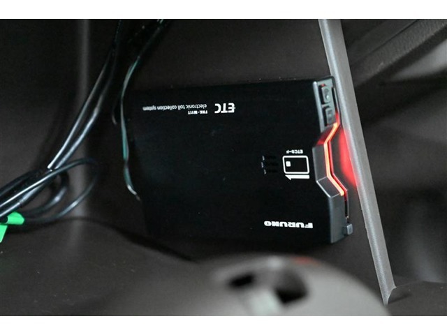 ETC車載器です。　高速・有料道路の料金をキャッシュレス、スムーズに通過できます。