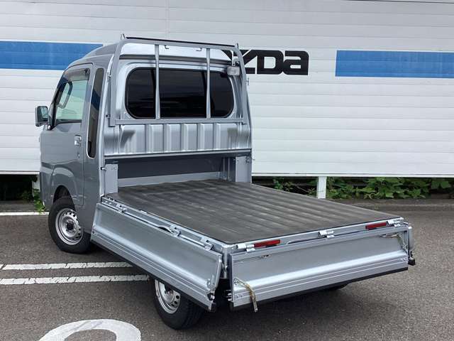 左斜後方よりアオリオープン時です☆