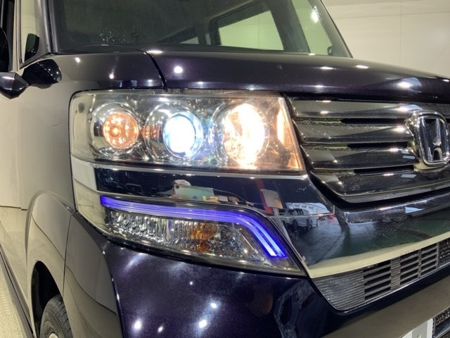 ディスチャージヘッドライトで夜道も安心！