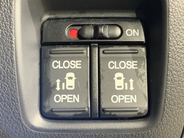 電動スライドドアで、小さなお子様も安心して乗り降り出来ます。