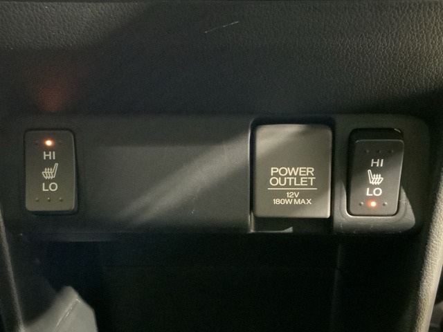 運転席＆助手席シートヒーター付で、寒い日も快適です。