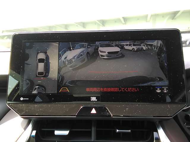 【全方位カメラ】クルマの真上から見ているかのような映像が見れるので、駐車が苦手な方には特にうれしい装備です♪