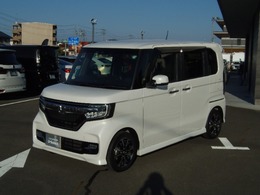 令和2年式のN-BOXカスタム入庫！！左側電動スライドドア！！純正メモリーナビ！！純正ドライブレコーダー！！フロント左右シートヒーター！！ETC！！USB充電接続端子！！純正アルミホイール！！