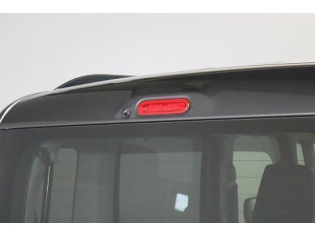 目線の高さに近いストップランプが、後続車にブレーキを踏んだことを知らせるので安全性もUPします。