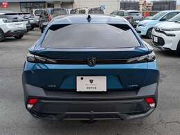 【新車保証継承】初度登録日から3年間（走行距離無制限）のメーカー新車保証を継承してご納車いたします。ご納車後、保証期間内は全国のプジョー正規ディーラーで保証整備をお受けいただけます