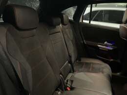メルセデス・ベンツの定める厳しい基準をクリアしたお車のみをご案内させて頂きます。納車前整備はメーカー規定に基づき当店3Fの指定工場で入念に行なわれます。熟練のメカニックがお客様のお車を整備致します。