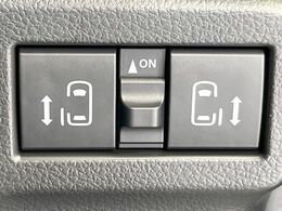 【両側パワースライドドア】スマートキーや運転席のスイッチで後席両側スライドドアの開閉が可能♪電動だから力を入れてドアを開ける必要が無く、小さなお子様でも簡単に開け閉めでき快適です♪