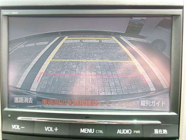 【バックモニター】バックカメラが装着されています。車庫入れが苦手な方もこれがあれば安心ですね