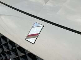 HYBRID車専用のバッチが付きます