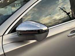 ブラインドスポットモニターが付きますので斜め後ろの見えないクルマも感知してくれます