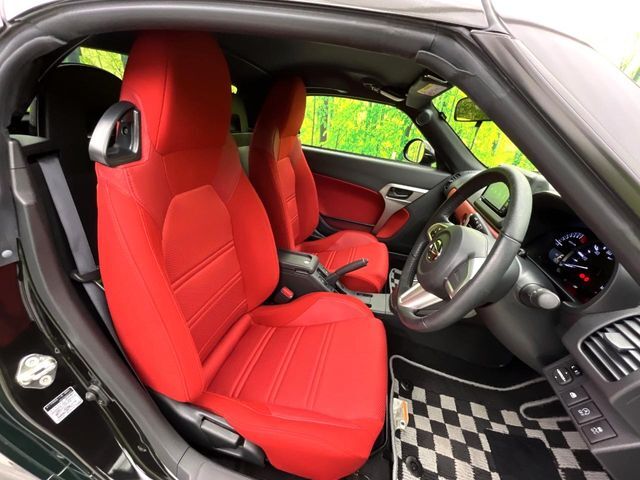 運転席シート廻りは使用感も少なく、良好な状態となっています。丁寧に使われていたことがよくわかりますね。