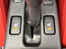 【シートヒーター】寒い日に重宝するシートヒーター！エアコンより早く温まってくれるので寒がりの人も安心ですね♪エアコンの温風は乾燥するから苦手、という方にもをおすすめです。