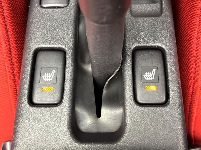 【シートヒーター】寒い日に重宝するシートヒーター！エアコンより早く温まってくれるので寒がりの人も安心ですね♪エアコンの温風は乾燥するから苦手、という方にもをおすすめです。