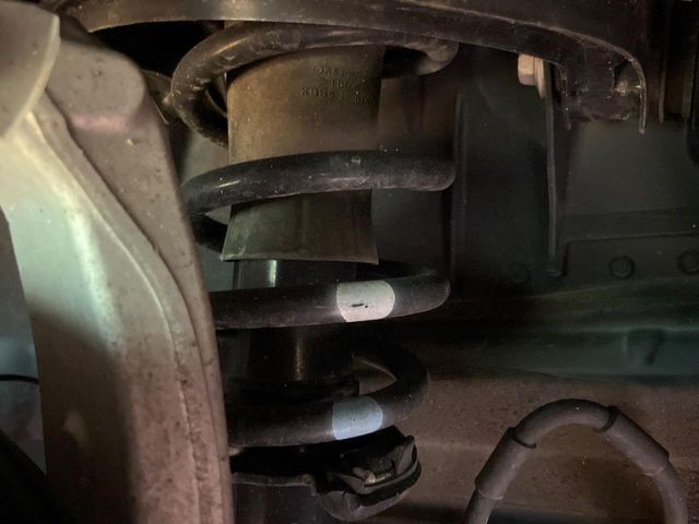 お車を安心してお乗りいただく為には、足回りの定期点検が欠かせません。サービスサポート（有償保証）では無料点検もご提供しており、安心のカーライフをお過ごしいただけるサポート体制が整っています。
