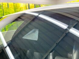 【トヨタセーフティセンス】走行中に前方の車両等を認識し、衝突しそうな時は警報とブレーキで衝突回避と被害軽減をアシスト。より安全にドライブをお楽しみいただけます。