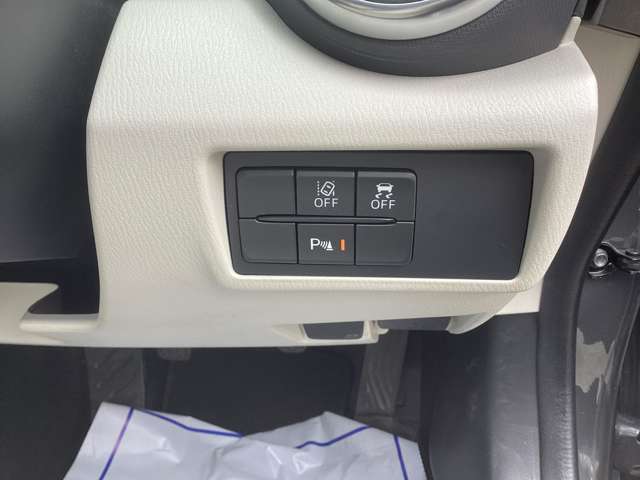 リアパーキングセンサーが標準装備となっています。地面が近く、白線をとらえやすいこと、2ドアの車は窓の見晴らしが良く、見た目以上に駐車がしやすくなっています。