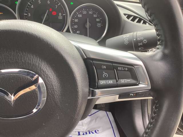 クルーズコントロール完備。MTで足が疲れた時にお暇ができます。シフト操作だけは必要になりますが、運転疲れの低減に貢献してくれます。
