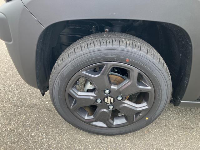 フットワークの軽い、運転ラクラクの足回り。タイヤの溝も、まだまだ！くわしくはスタッフへ。
