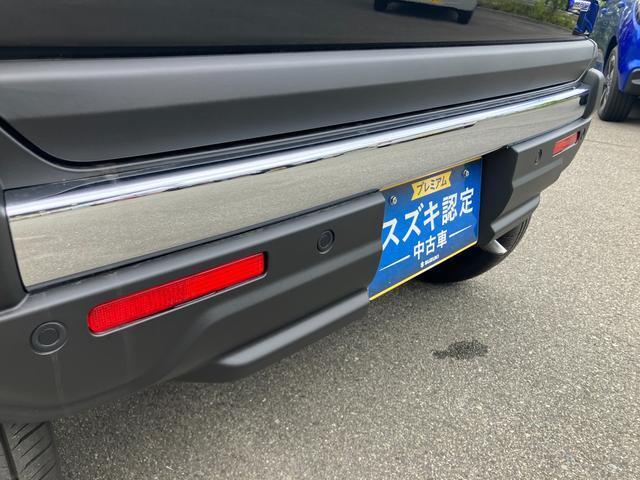リヤバンパーメッキガーニッシュが光る、