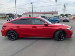 人気モデルが入庫致しました！お車の状態はモチロン、保証やサービス、アフターサービスまでお任せください！当店では保証やサービス等を含んだ総額で、お客様がお買い求め易いプライスを目指しております！