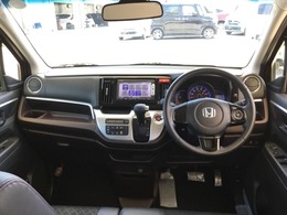 広びろとした視界が運転にゆとりを広げます。