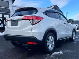 当店はホワイトカラー・ブラックカラーを中心に30台前後の中古車を展示・販売いたしております！