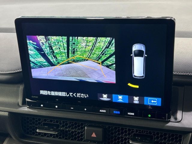 【マルチビューカメラシステム】専用のカメラにより、上から見下ろしたような視点で360度クルマの周囲を確認することができます☆死角部分も確認しやすく、狭い場所での切り返しや駐車もスムーズに行えます。