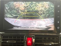 【バックカメラ】駐車時に後方がリアルタイム映像で確認できます。大型商業施設や立体駐車場での駐車時や、夜間のバック時に大活躍！運転スキルに関わらず、今や必須となった装備のひとつです！