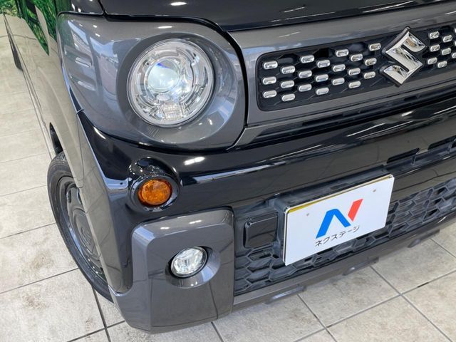 【LEDヘッドライト】悪天候や夜間走行時も良好な視界を確保し安心して運転できる高輝度LEDヘッドライトを装備！点灯速度が早く、消費電力も抑えられています。