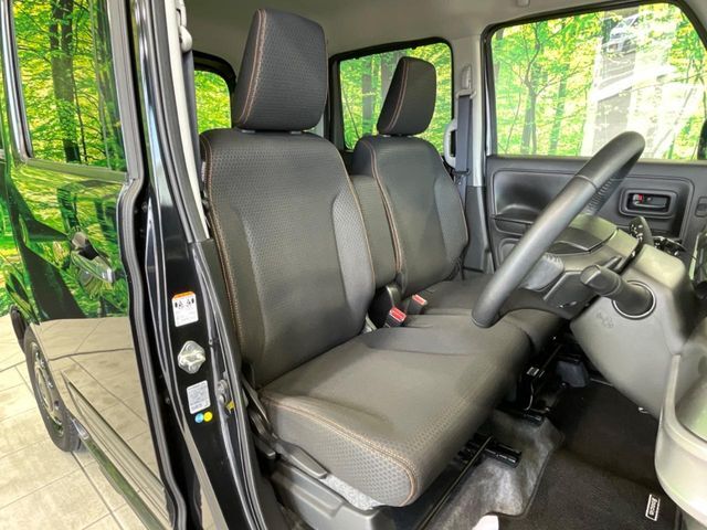 運転席シート廻りは使用感も少なく、良好な状態となっています。丁寧に使われていたことがよくわかりますね。