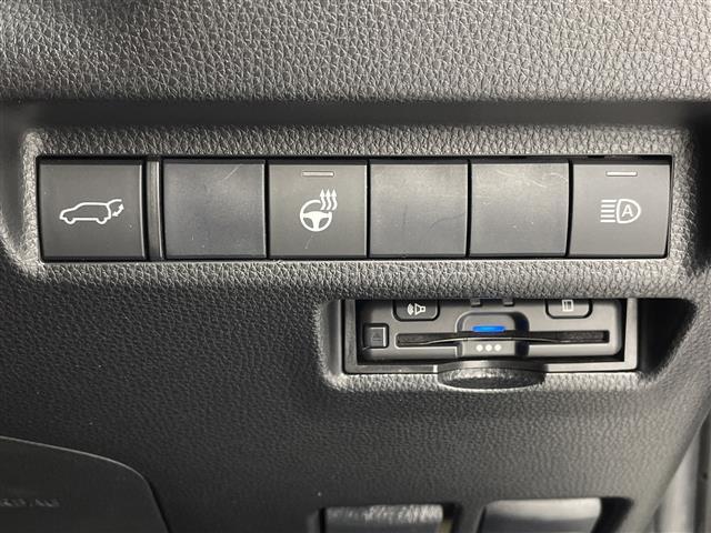 【ETC】有料道路を利用する際に料金所で停止することなく通過できる、ETC車載器（ノンストップ自動料金収受システム機器）が装備されています。セットアップを行うことで利用可能になります。