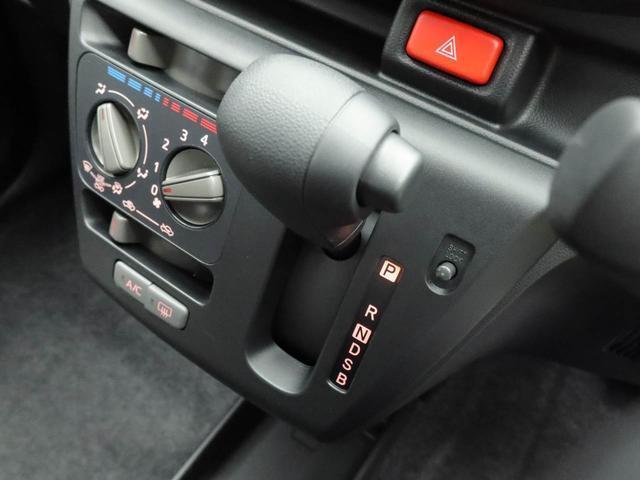 当社では全車、納車前にサービス工場で12ヶ月点検相当の整備を実施しております。そこで確認された不具合箇所は修理しておりますのでご安心下さい。