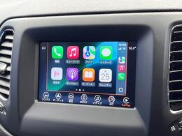 ●Apple　Car　Play：スマホとの有線接続で、ナビ・オーディオ再生などスマホのアプリ機能が画面でも使える便利機能です！