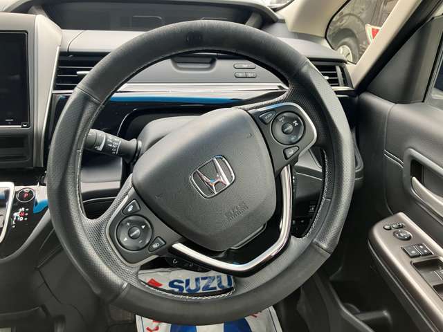 自ら操るハンドル！ドライバーの生命線です。お客様の目で実際にご確認ください。