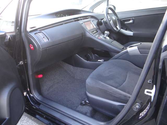 是非当店ホームページもご覧ください！【当店ホームページURL】http://www.hybrid-hm.com/　ジャンル豊富な在庫ラインナップ！軽自動車、ミニバン、SUV、セダン、コンパクト、当店展示場で見て比べてください。