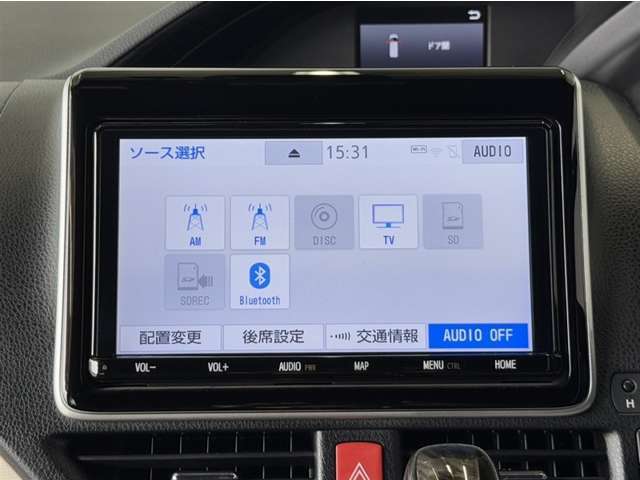 Bluetooth対応、CD/DVD再生機能付き。お好きな音楽を聴きながらのドライブは楽しいですよね～♪