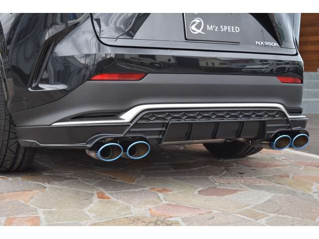 ■オリジナルの4本出しマフラーは車検対応品ですので、音が大きくなりすぎず安心してお乗りいただけます。